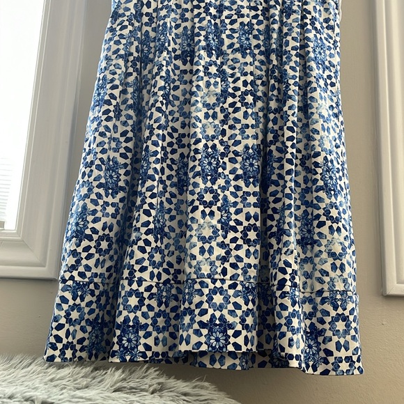 Calvin Klein A-Line Blue/White floral sleeveless dress, 98% cotton, 2% spandex - Picture 8 of 9